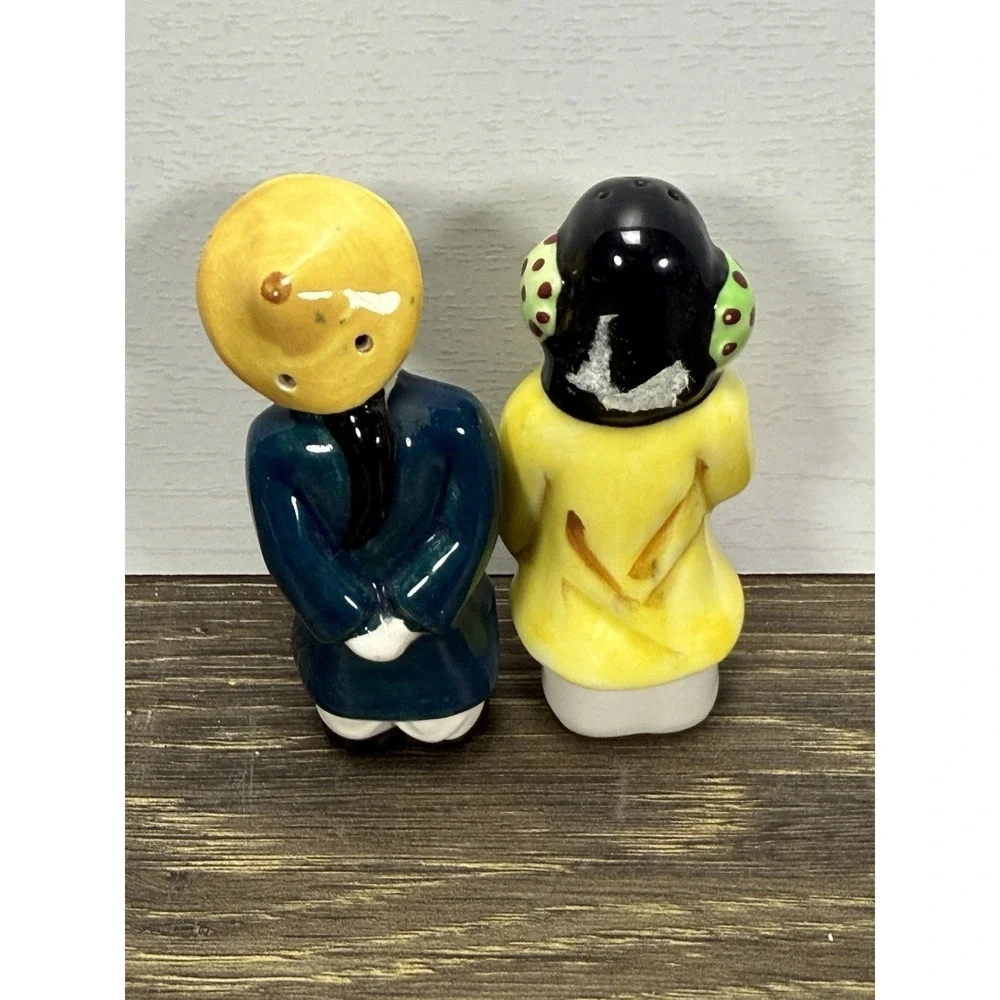 Vintage‎ Asian Couple Salt Pepper Shakers Japan Hand Painted Figural